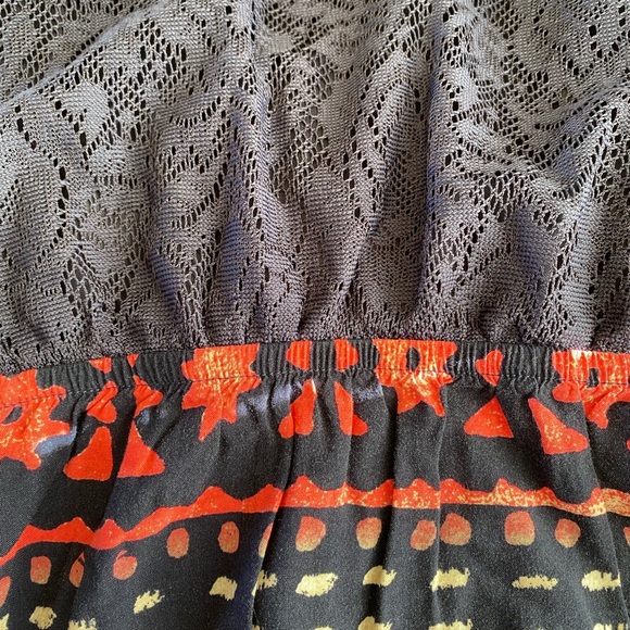 Beautiful Maxi Dress w/ navy blue lace detail and patterned bottom - Picture 2 of 2